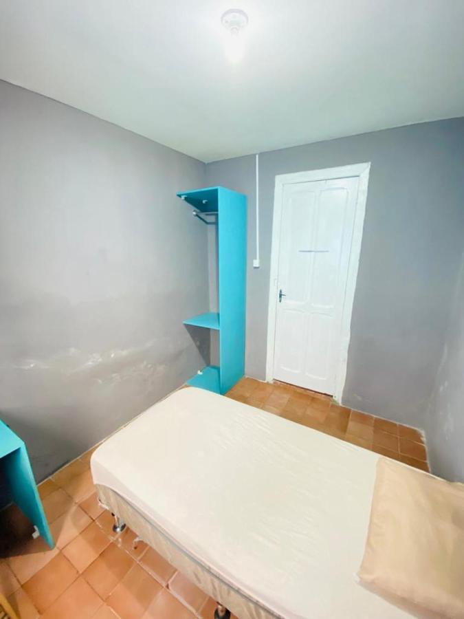 - - Casa Compartilhada Homestay *